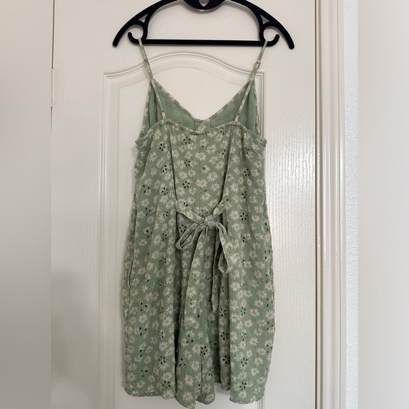 American Eagle Daisies Sage Green & white Romper Size Small - Picture 6 of 12